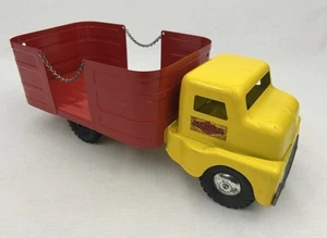 1950’s Structo Barrel Farm Delivery Toy Truck Yellow & Red Metal Steel - Picture 1 of 21