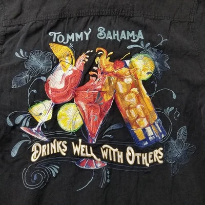 Camisa Tommy Bahama Botón Para Hombre Talla S Negra Bordada Bebida Bien Seda Foto 1 de 4