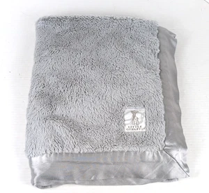 Kleine Giraffe Luxe Kunstfell Baby Decke Satin Trim Hellgrau 30"x35" - Bild 1 von 5