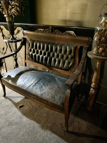 ANTIQUE VICTORIAN TUFTED LEATHER CARVED SETTEE PARLOR CHAIR HAUNTED HOUSE DECOR Cover