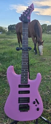 B.C. Rich ST3 Gorila Edición Limitada Rosa. Los años 80 están llamando respuesta trituración Foto 1 de 4