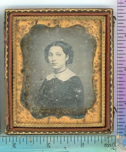 Cuarto de plato de pelo corto mujer bonita joven daguerrotipo c1850 - Imagen 1 de 3