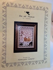 Homespun Sampler Kreuzstich Faltblatt Linda McNally Be At Peace Hs9804 - Bild 1 von 4