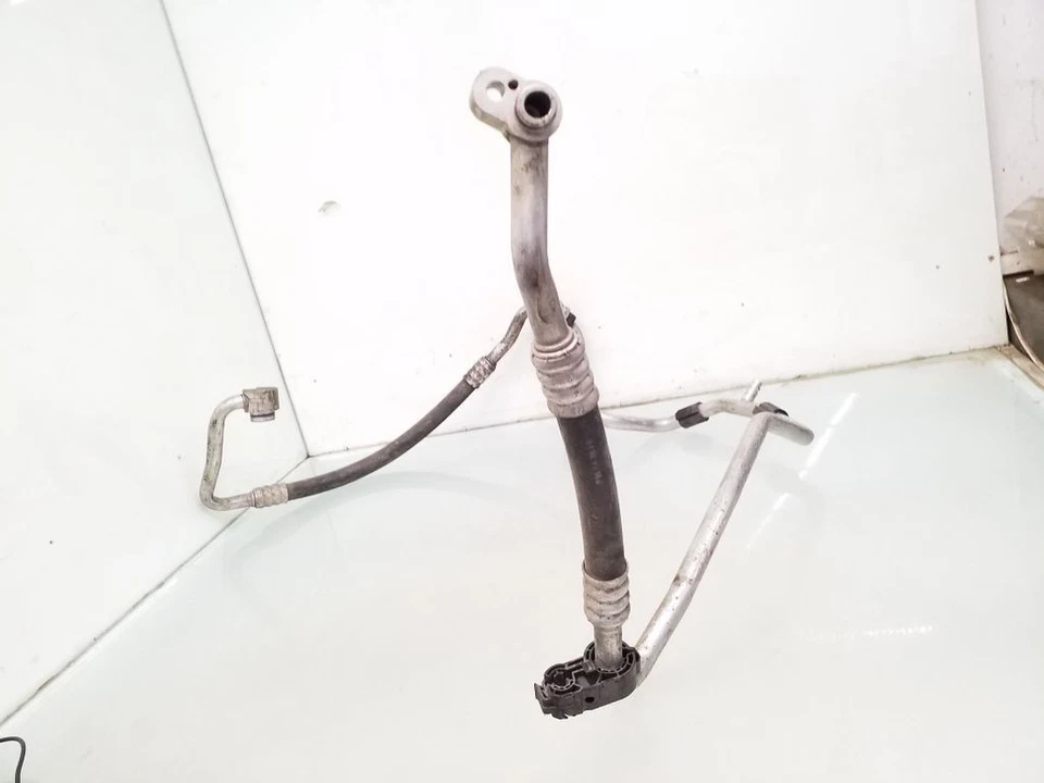 Manguera de tubo de aire acondicionado Volkswagen Golf VI 2011 1K0820743BQ gasolina 90kW Foto 1 de 4