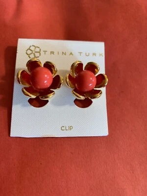Brincos B10 US$ 48 Trina Turk resina flor laranja clipe 3/4" - Imagem 1 de 4