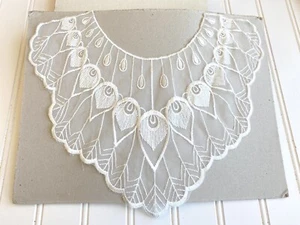 One Piece Bright White Embroidered Collar Appliques for Sewing/Bridal/Crafts - Bild 1 von 7