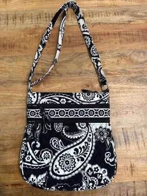 Vera Bradley 黑色白色绗缝午夜佩斯利斜挎包单肩包钱包 — 第 1/4 张图片