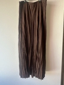 Larry Levine Brown Crinkle Maxi Broomstick Skirt — Size Medium - Picture 1 of 4