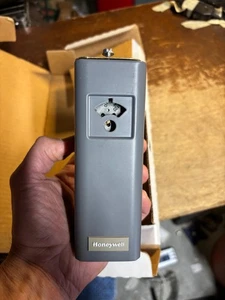 Honeywell L4006A1967 High / Low Limit Aquastat Controller Opened box - Picture 1 of 4