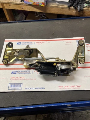 90-95 TOYOTA 4Runner Puerta Elevadora Trasera Limpiaparabrisas Motor Enlace Conjunto Limpiaparabrisas Trasero OEM Foto 1 de 4