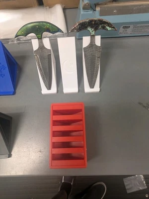 Soporte de exhibición para dagas y cuchillos Foto 1 de 4