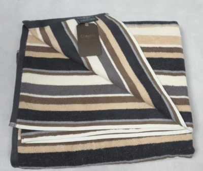 Sábana de baño Christy Verona a rayas neutras PVP £38 SS11 129 Foto 1 de 4