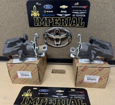 2016-2022 TOYOTA PRIUS NEW REAR BRAKE CALIPERS WITH PISTONS GENUINE OEM - Image 1 of 4