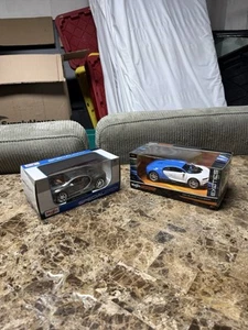 Bugatti Chiron Maisto 1:24 White & Blue + Black Diecast ( Bundle Lot Of 2!! ) - Picture 1 of 24