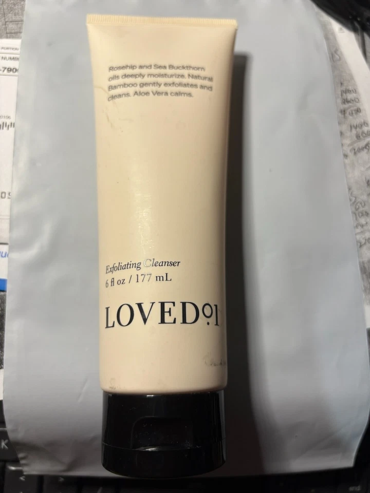 Limpiador exfoliante Loved01 6 oz sellado Foto 1 de 4