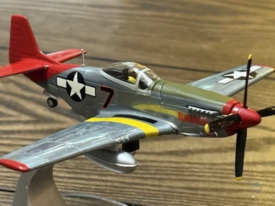 Corgi North American P51-D Mustang 'Bunnie' Tuskegee Airmen AA32203 Foto 1 de 4