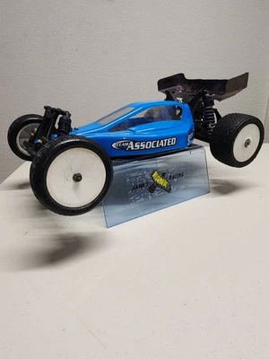VINTAGE TEAM ASSOCIATED  RC10B4 BUGGY ROLLER GREAT CONDITION! - Image 1 of 4