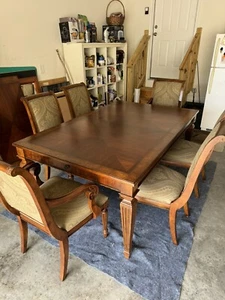 ETHAN ALLEN Dining Table w/ 2 Leaves, 6 Side Chairs and 2 Armchairs, Townhouse - Picture 1 of 12