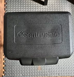 Sentry Safe - Pistol - AUTO/BOAT/STORAGE - Slightly Used/Very good conditions - Picture 1 of 8