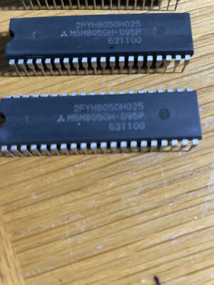 One NEW Mitsubishi M5M8050H-095P 8 bits microcomputer, PDIP40 package - Image 1 of 3