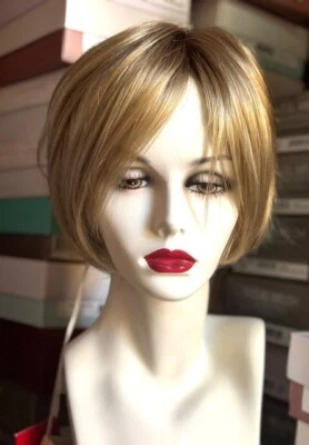 Noriko Emery | Peluca frontal de encaje sintético CREMA-TOFFEE-R 🙏 Foto 1 de 4