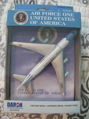 Modelo fundido a presión DARON AIR FORCE ONE EE. UU. 747 RT5734 sellado como nuevo escala 1:400 Foto 1 de 4