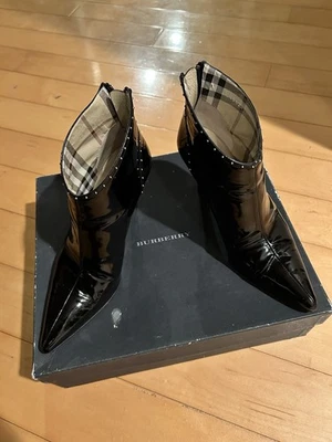 Botas Burberry charol (talla 36). Usado en buen estado con caja Foto 1 de 4