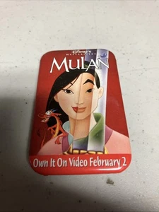 Disney Masterpieces Mulan Own It On Video 2. Februar Promo Pin Button  - Bild 1 von 2