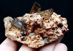 ¡Top 136,4 g! Granate espessartina rojo naranja gemmy sobre espécimen mineral ortoclasa - Imagen 1 de 12