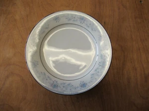 Plato de ensalada Noritake contemporáneo BLUE HILL 2482 8 3/8" 1 ea 6 disponible - Imagen 1 de 7
