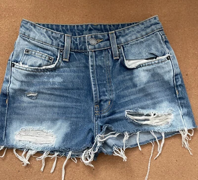 Pantalones cortos de jean para mujer Carmar Distressed azul lavado 24 Foto 1 de 4