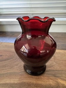 Anchor Hocking Royal Ruby Red Glass Bud Vase with Ruffled Top 4”H Vintage MCM - Picture 1 of 4
