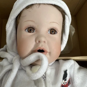 The Ashton Drake Puppe Nicholas The Winter Baby Porzellan - Bild 1 von 14