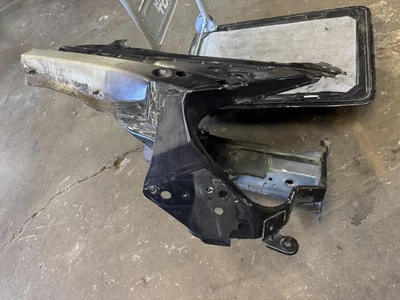 Bentley Continental GT 2003-2010 cuadro delantero derecho delantal viga guardabarros interior corte Foto 1 de 4