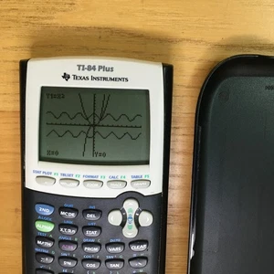 Calculadora gráfica Texas Instruments TI-84 Plus probada funciona (LEER DESCRIPCIÓN) - Imagen 1 de 17