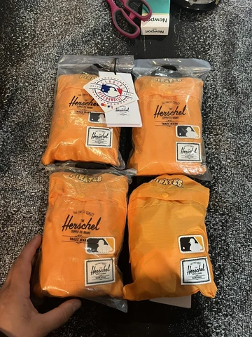 MLB HERSCHEL Packable Back Pack Pittsburgh Pirates Cover