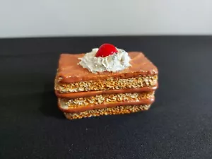 Piece Of Cake Shaped Metal Trinket Box Cherry On Top 2.5" Lidded - CAKE LOVER - Picture 1 of 11