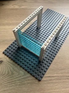 LEGO Garage Bianco con Porte a Rullo Blu Maniglia Mattoni Scanalati City Town Car - Foto 1 di 6