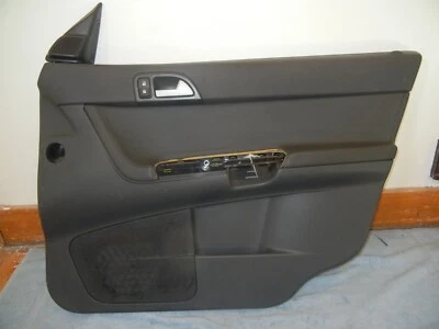 Tarjeta de panel de puerta delantera derecha Volvo V50 2005 negra 8679461 Foto 1 de 4