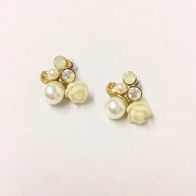 Topshop Flower & Pearl earrings And Glass Floral Bracelet Jewellery Set - Image 1 of 3