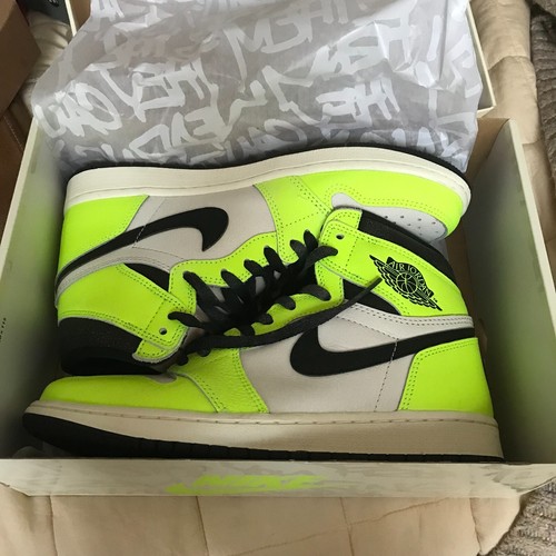 Nike Air Jordan 1 Retro High OG 'Visionaire' scarpe da ginnastica uomo Volt UK taglia 8