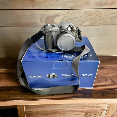 Canon PowerShot S2 IS 5.0MP Digital Camera Silver - For Parts Only - Image 1 of 4