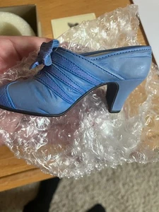 Just The Right Shoe #25042 Class Act Designed By Raine & Willitts 1999 - Bild 1 von 5