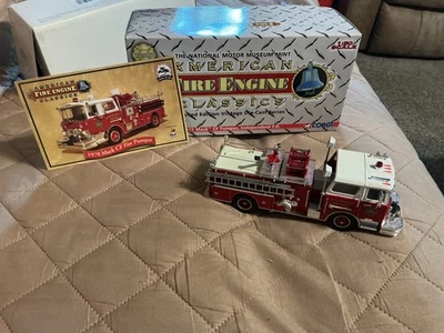 Camión de bomberos CORGI # US 52011 1970 MACK CF bomba nuevo Foto 1 de 4