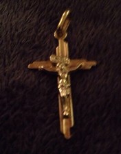 14K Gold Crucifix Pendant B51