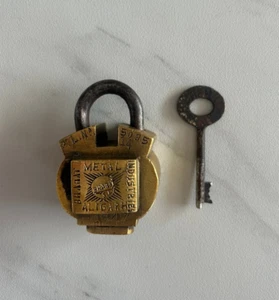 Org Vintage 1947 Small Brass Padlock in Good Working Condition Collectable. - Picture 1 of 9