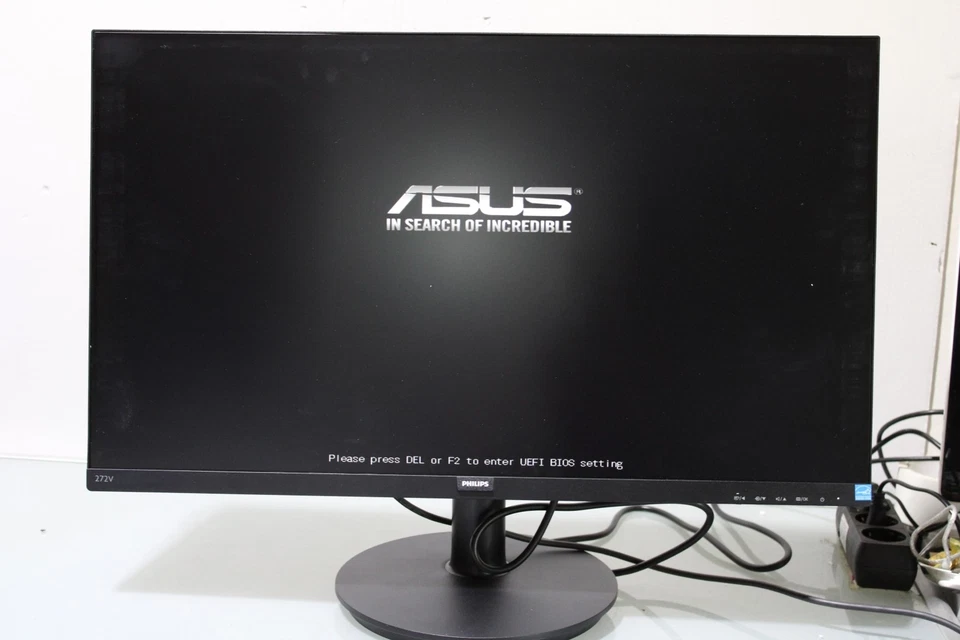 Philips 272V8A Monitor 68,6 cm (27 Zoll) beschädigt  - Bild 1 von 4