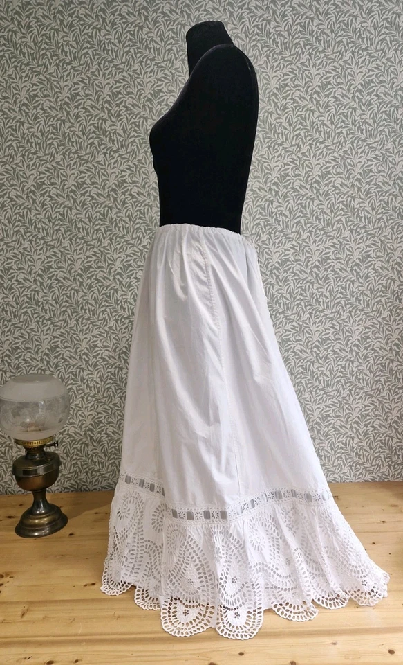 ANTIQUE PETTICOAT EDWARDIAN VICTORIAN BRODERIE ANGLAISE WHITE COTTON SKIRT - Image 1 of 4
