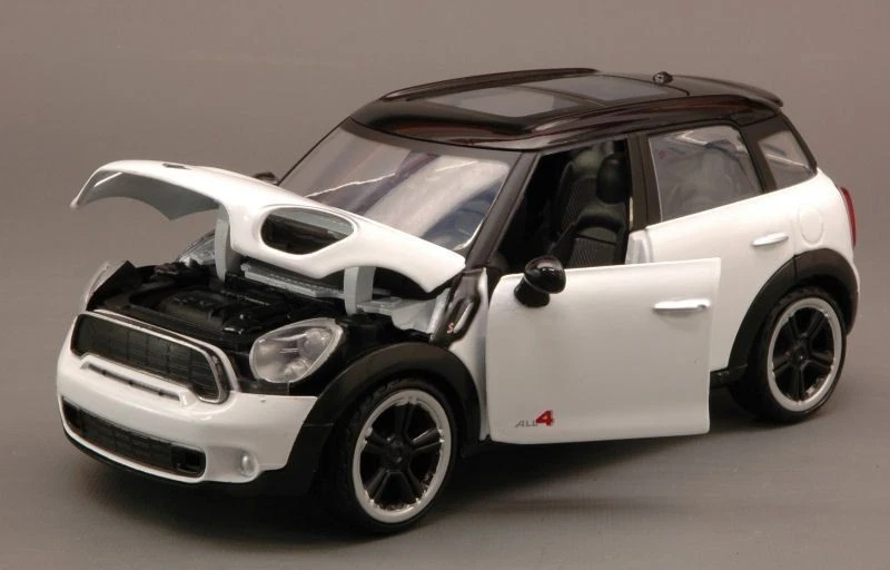 Motormax MTM73353WH MINI COOPER S COUNTRYMAN 2011 WHITE W/BLACK  ROOF 1:24 Model - Immagine 1 di 1