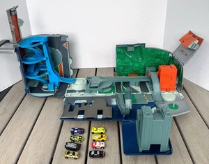 VTG Micro Machines Super Stunt City Semi Tanker Fold Up Play Set & 8 Vehicles - Picture 1 of 8